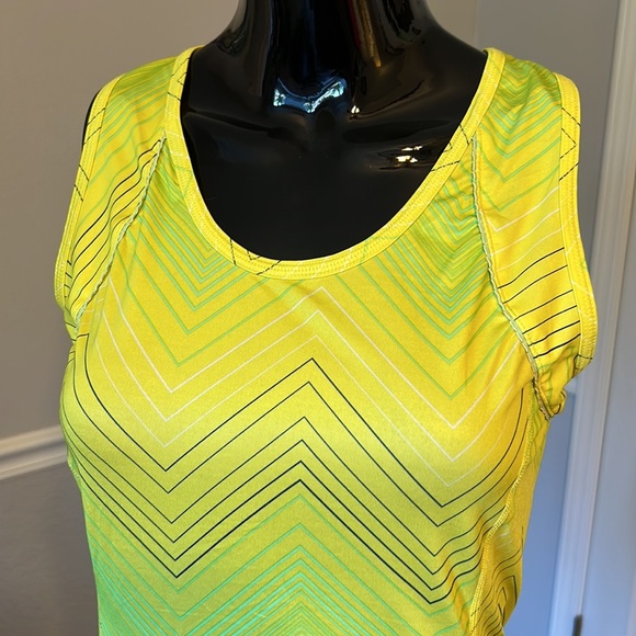 Reebok play dry size small yellow running tank top - Picture 2 of 5